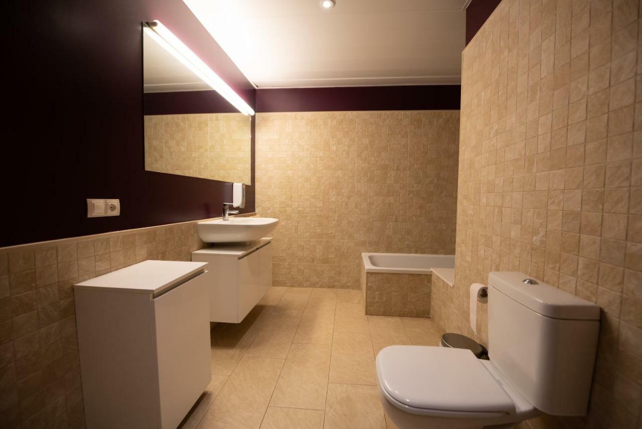 Ferienwohnung L'Arcada De Fares Sant Ferriol Exterior foto